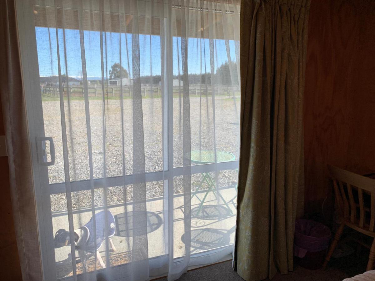 The Log Cottage Rangiora Ngoại thất bức ảnh